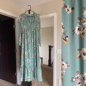 Women’s size Small Sage Long sleeve floral maxi dress
